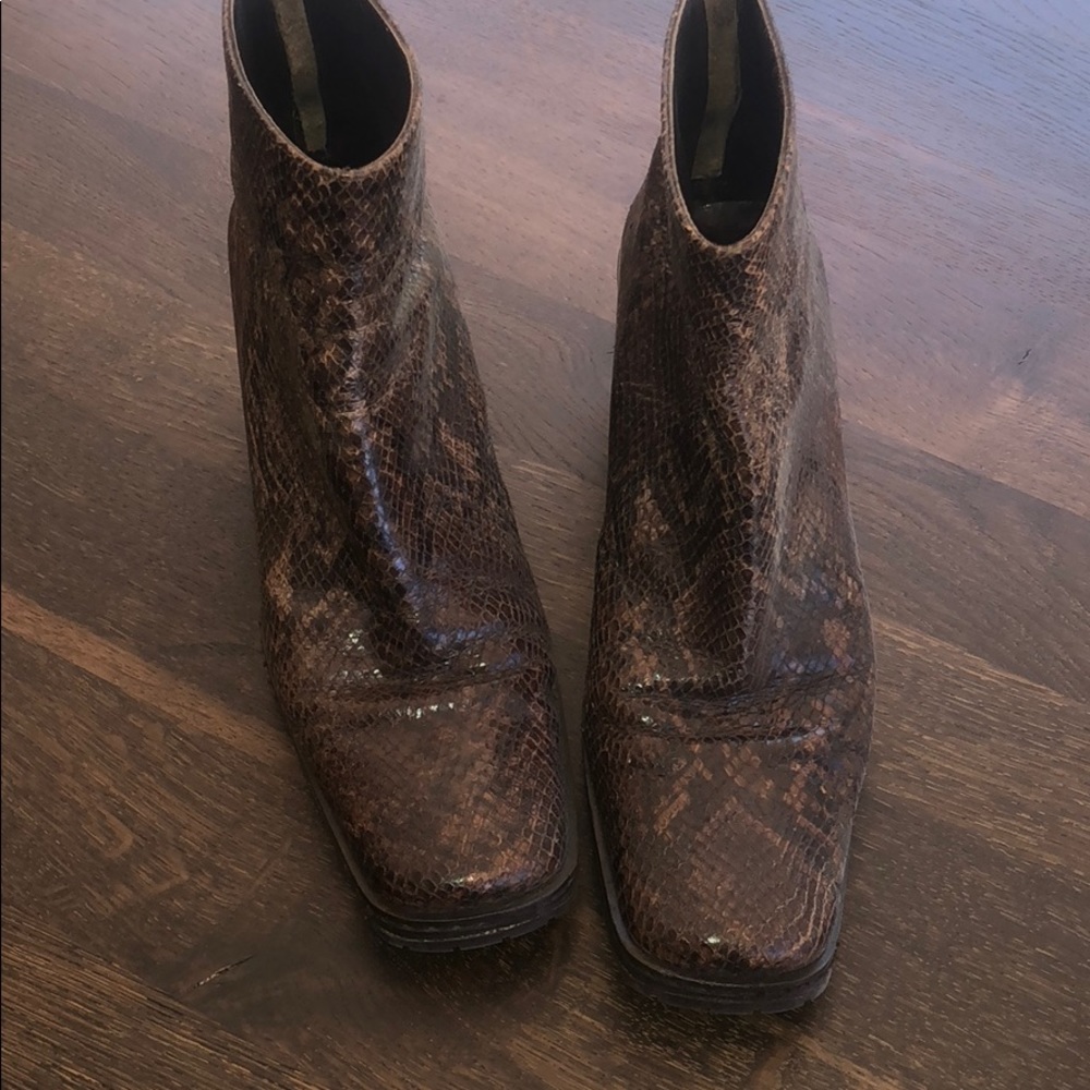 🌟🌟Brown Snake Skin  ankle👢 🌟🌟
